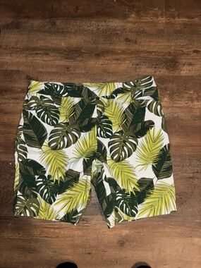 Time and Tru Women’s Tropical Leaf Athletic Shorts - Green & Yellow